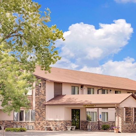 Super 8 By Wyndham Chariton Hotel Exterior photo
