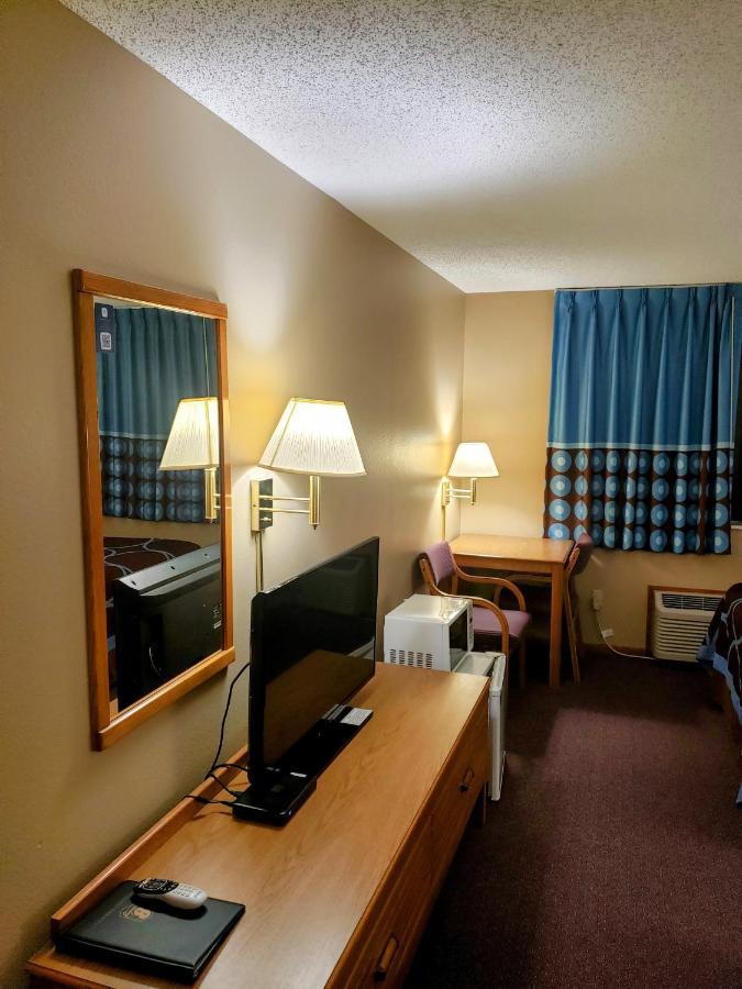 Super 8 By Wyndham Chariton Hotel Exterior photo