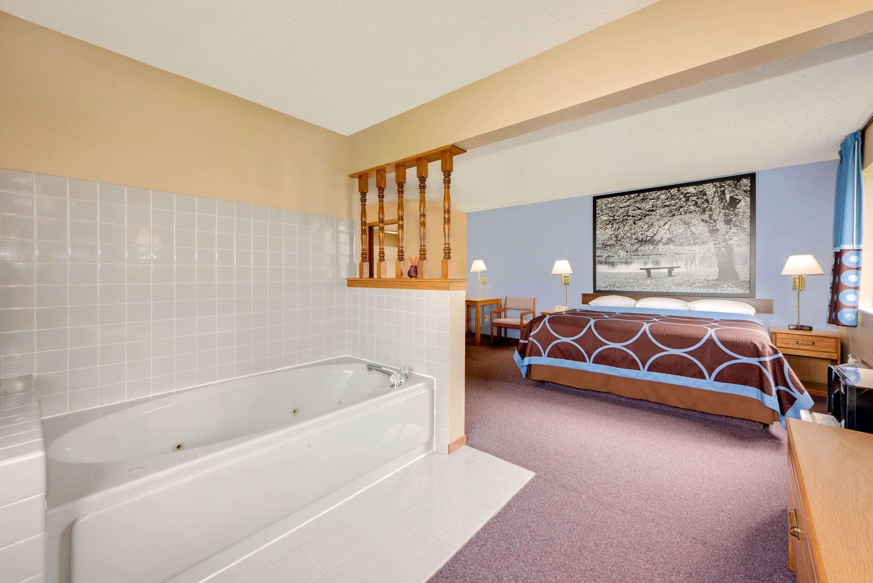Super 8 By Wyndham Chariton Hotel Exterior photo
