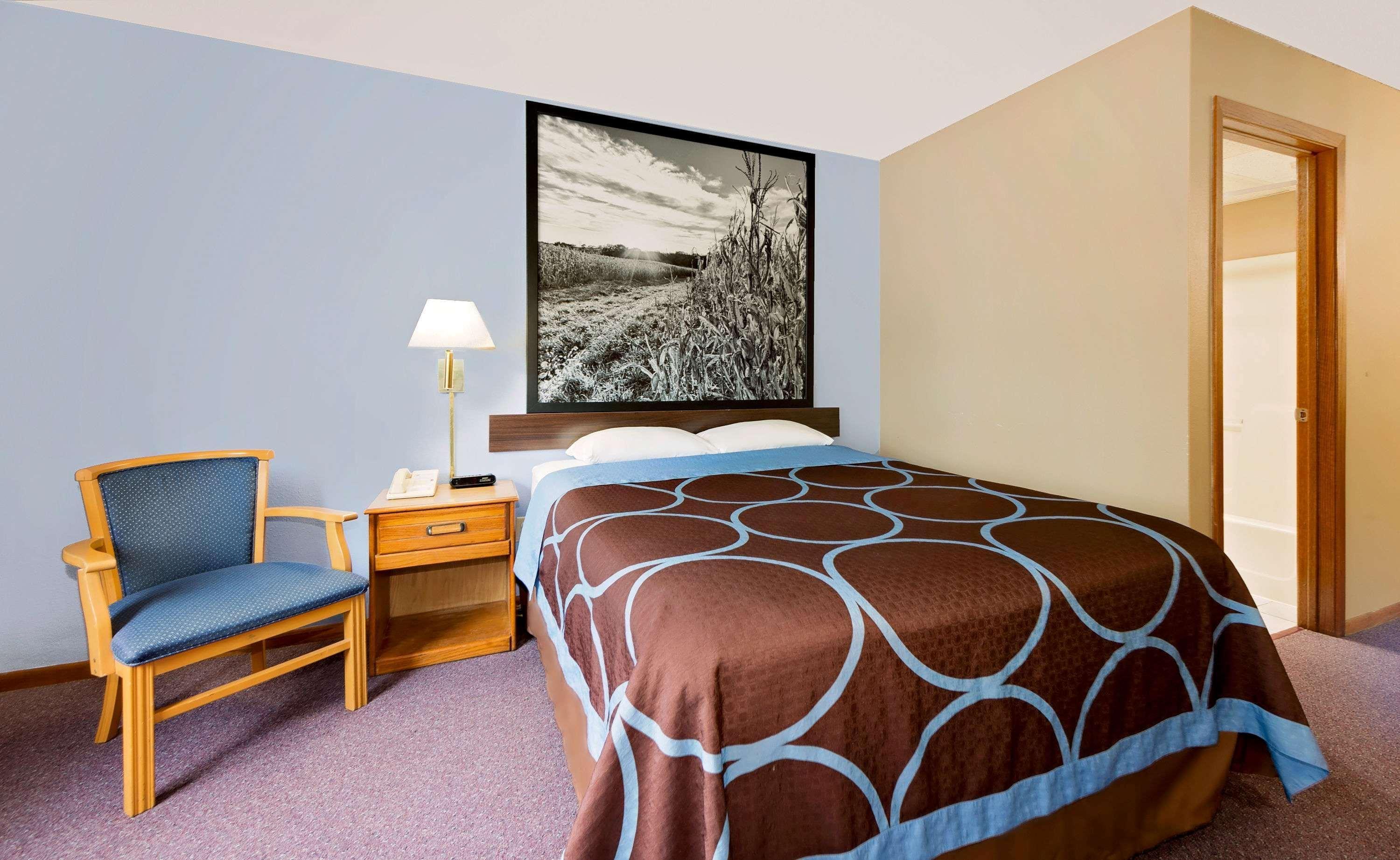Super 8 By Wyndham Chariton Hotel Exterior photo