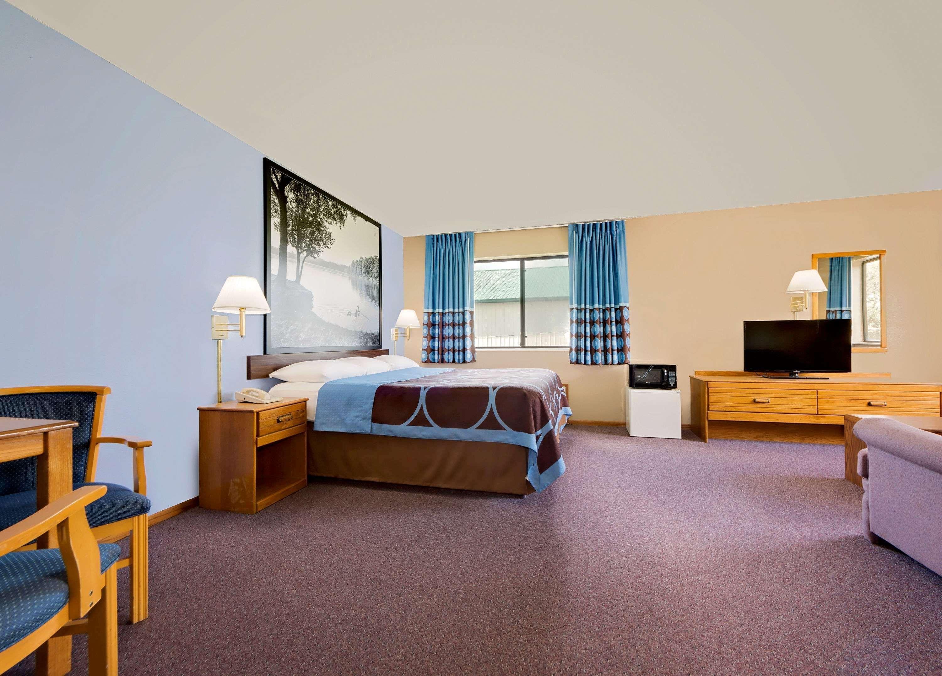 Super 8 By Wyndham Chariton Hotel Exterior photo